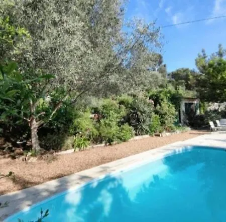 Face A La Piscine Marseille